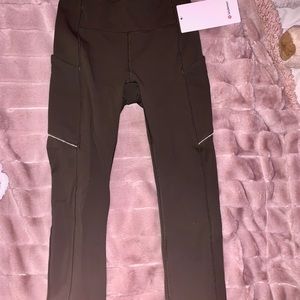 Lululemon Olive Green speed up crop 21’ size 2